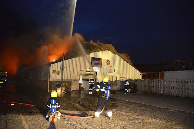 2017/156/20170802-05u08 GB 036 Zeer grote brand Schipholweg.jpg